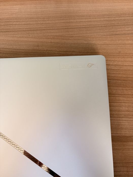 ASUS ROG Zephyrus G16 (2024) | RTX 4090 | Intel Core Ultra 9 185H | Stan idealny |