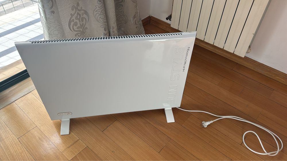 Aquecedor Convector DELONGHI Slim Style