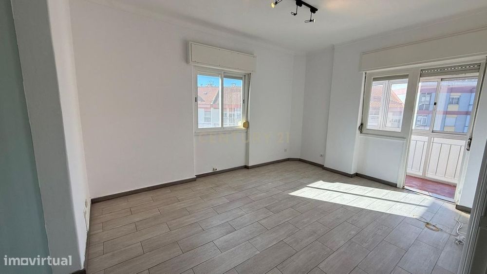 Apartamento T1 para arrendar na Rua Dom Dinis, Amadora