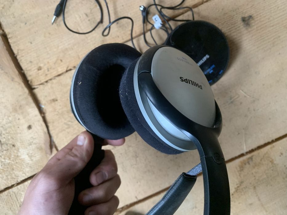 Радіо навушники хз чи робочі останній раз включав робили оригінал