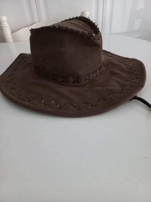 Chapéu  estilo cowboy .em castanho.