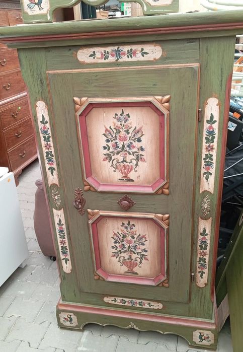 Komoda  kredens Voglauer  w stylu rustykalnym