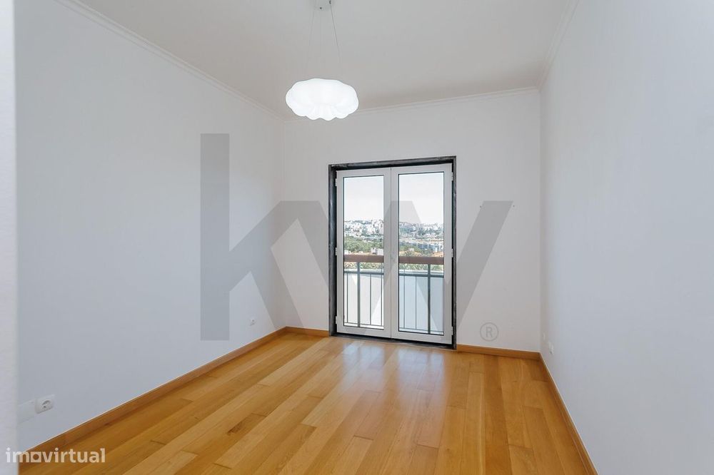 Moradia T4+2 com Jardim e Piscina para Arrendamento, junto ao Oeiras G