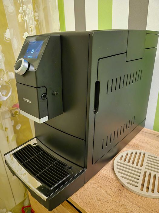 Майже нова кавомашина Nivona CafeRomatica NICR 790