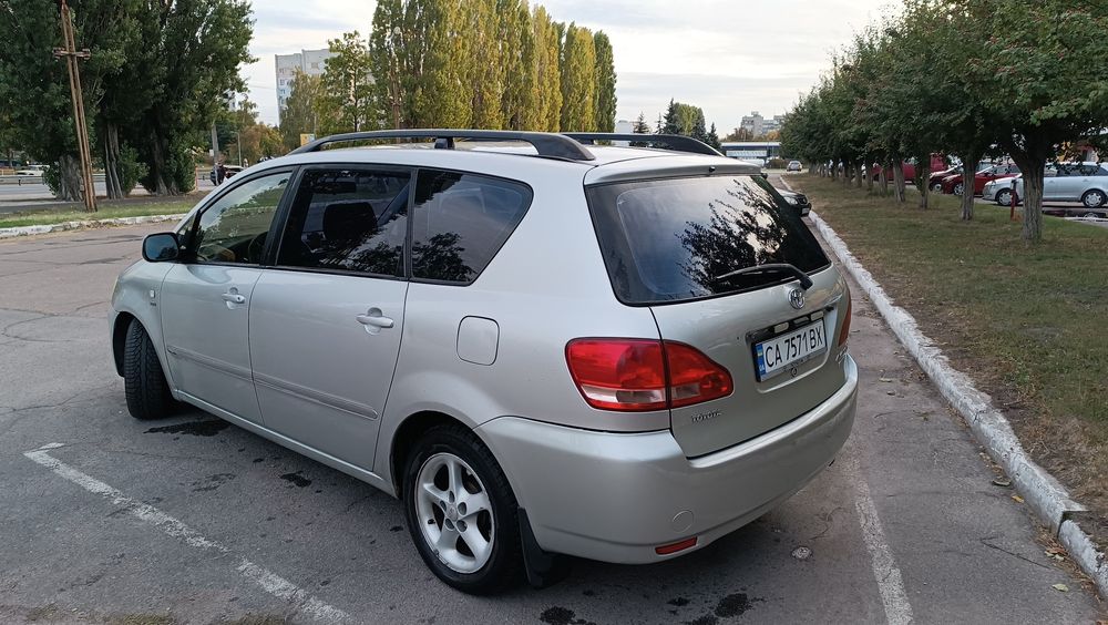 Toyota Avensis Verso 7місць 2003рік