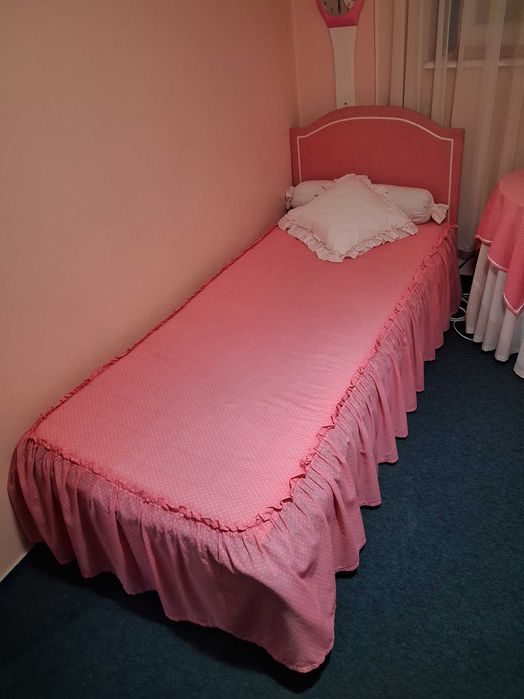 2 Camas em Madeira com Coberta