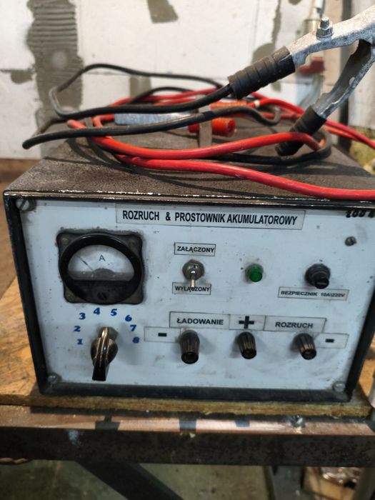 Prostownik z rozruchem mocny warsztatowy 12V solidny transformator