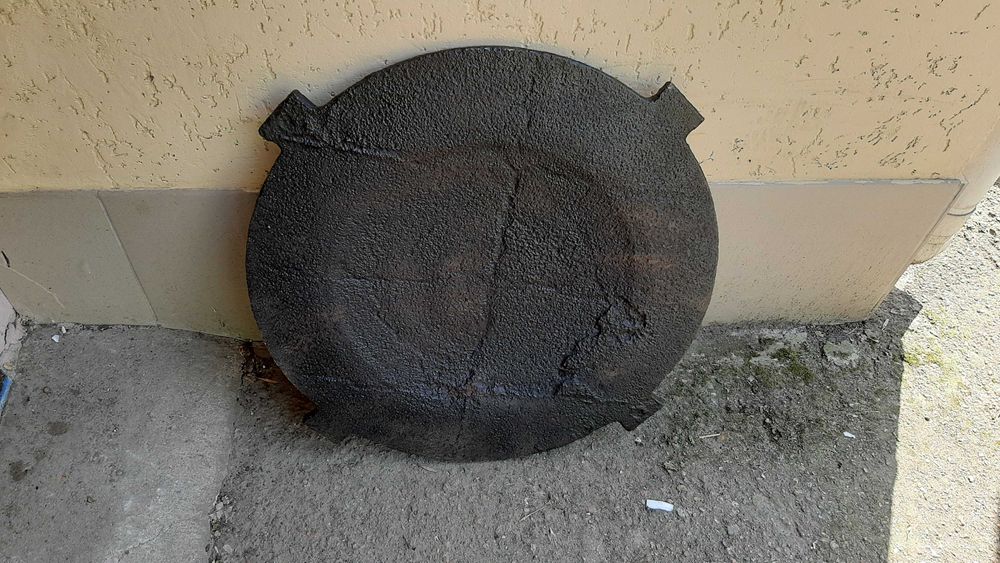 Люк для канализации чугунный советский