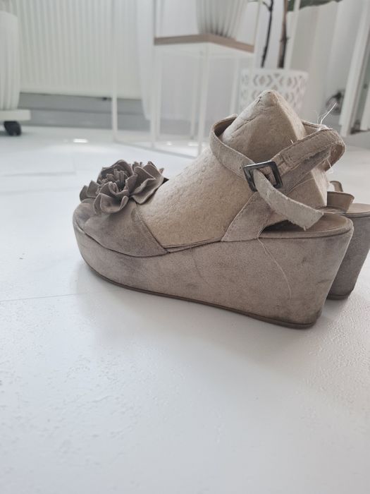 38 Bata sandały Zamszowe  włoskie sandały koturn