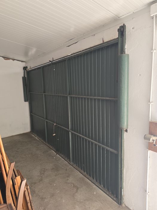 Portão garagem verde