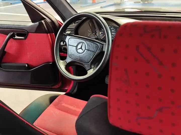 Mercedes-Benz C180 — photo 2