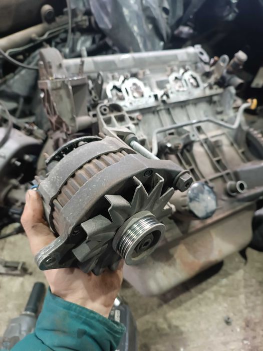 Генератор Пежо 405 Насос гур Peugeot 405 Генератор Пєжо