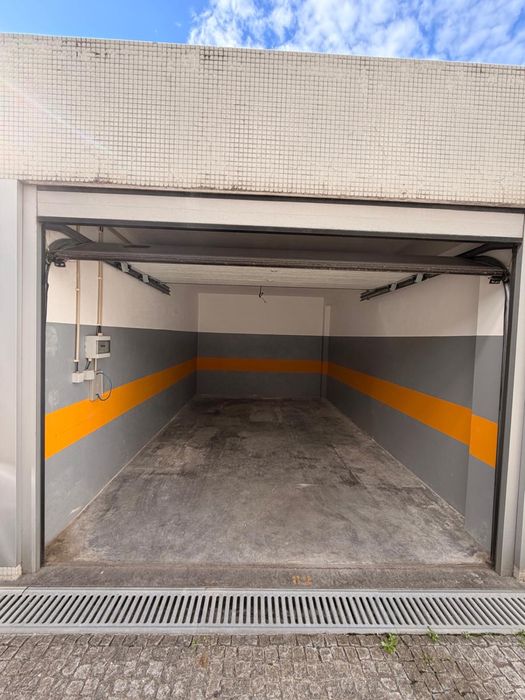 Vendo Garagem Fechada no centro do Porto