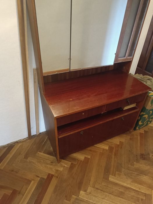 Тройне трюмо з зеркалами