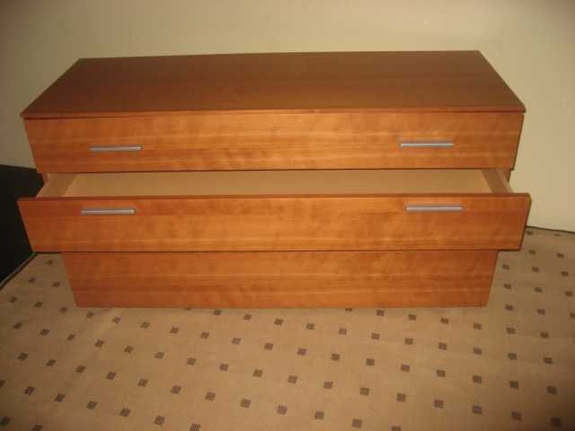 STOCK OFF: Comoda modelo Box em cerejeira