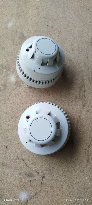 Czujniki dymu dwie sztuki.