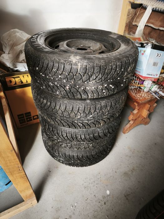 Opony zimowe z felgami Prawie Nowe Fulda 185 65 R14