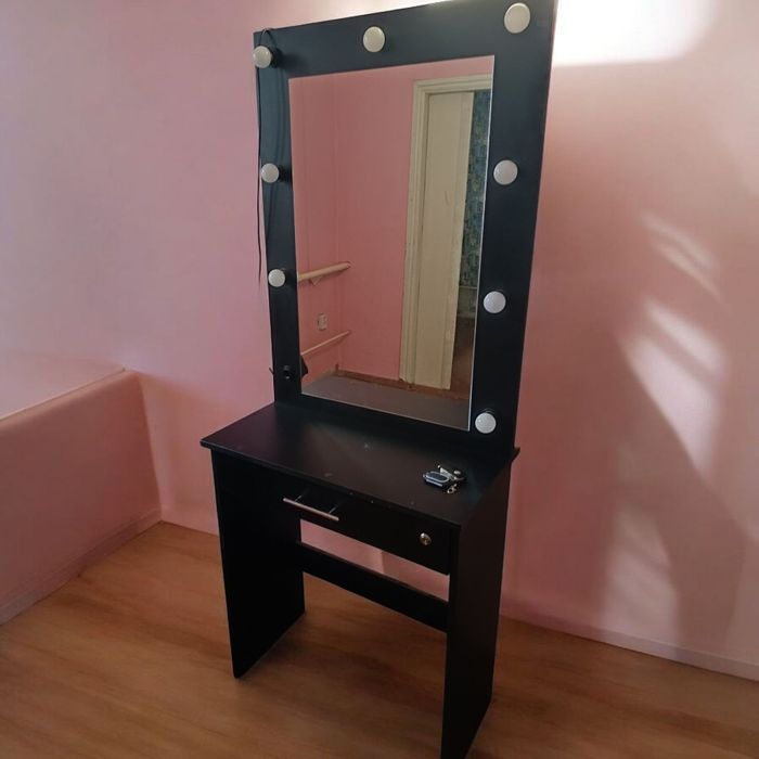 Дзеркало з підсвіткою