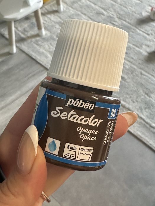 Farba pebeo w kolorze czekoladowym