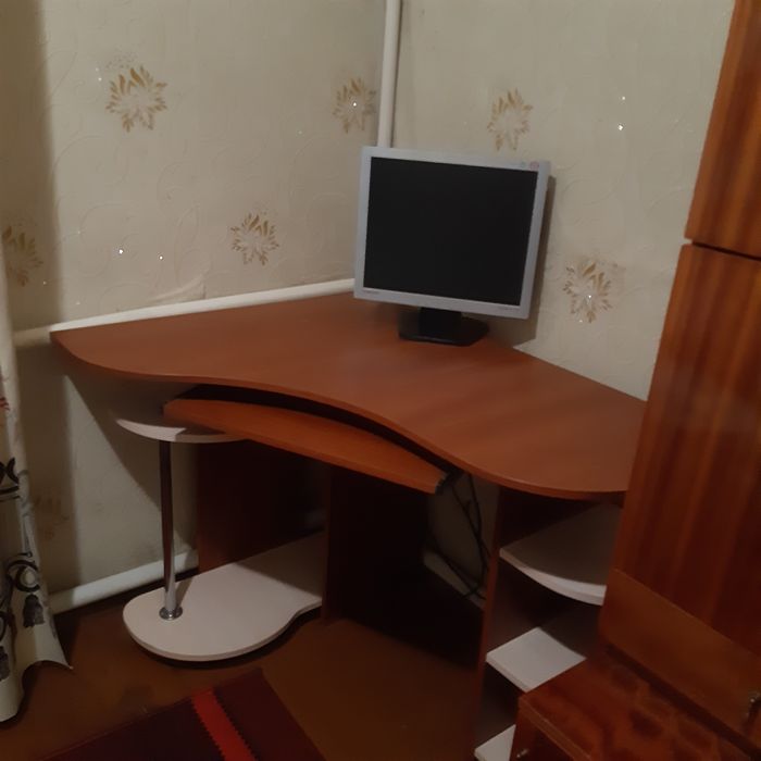 Продається ком'пьютерний стіл кутовий