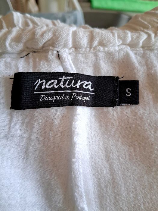Calças largas e blusa