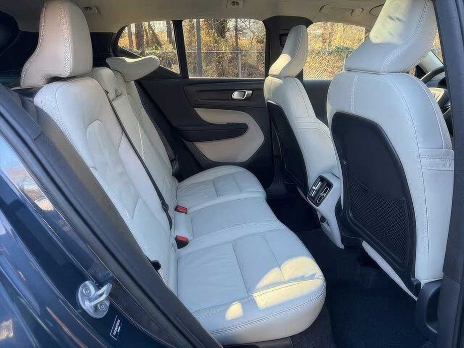 Volvo XC 40      2021