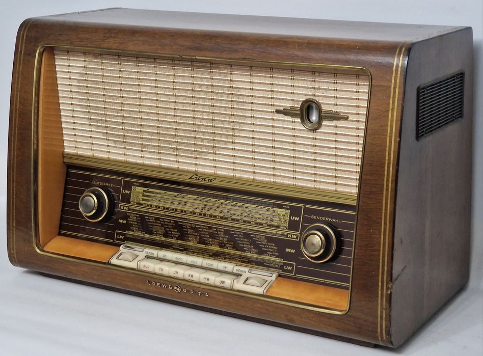 Rádio antigo reparado Loewe-Opta