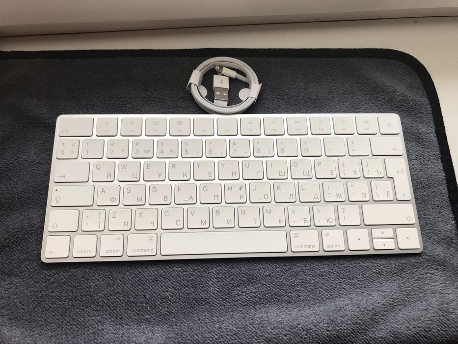 Клавіатура Apple Magic Keboard модель A1644