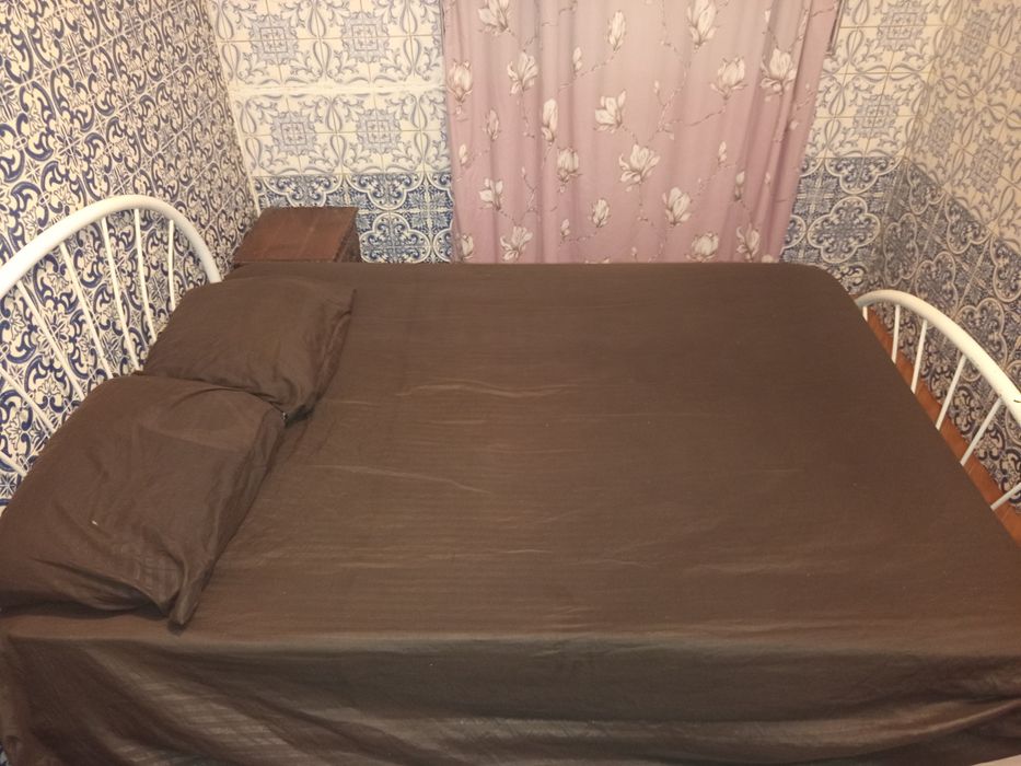 Cama de casal em ferro com colchão