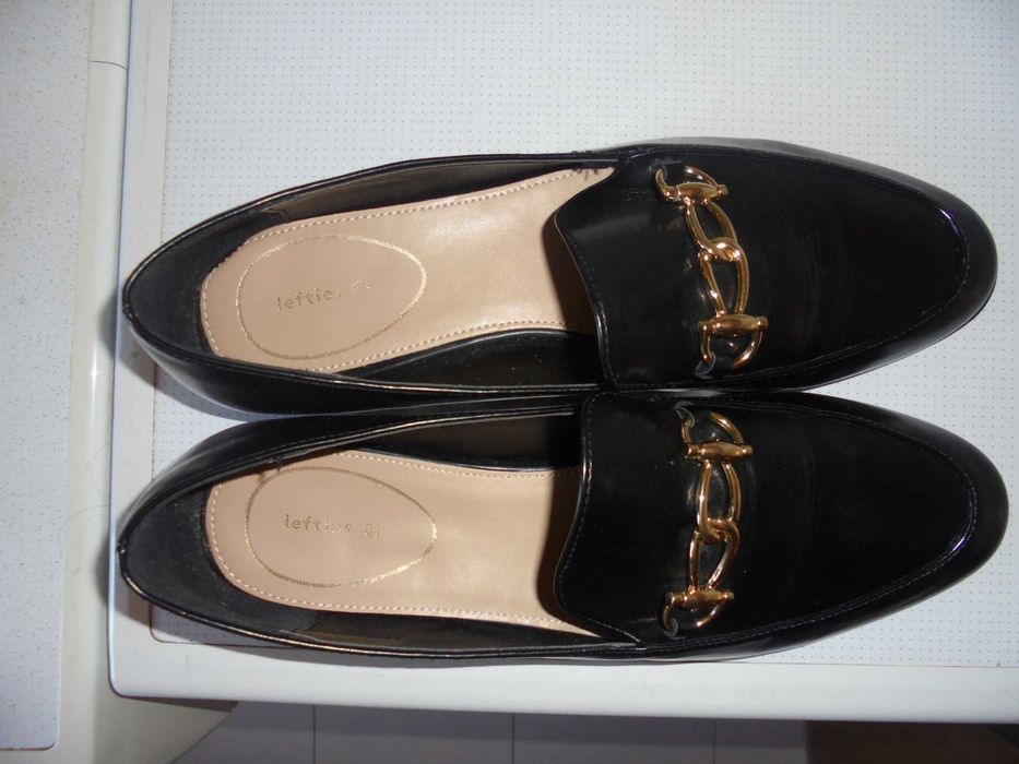 sapatos de senhora da marca LEFTIES
