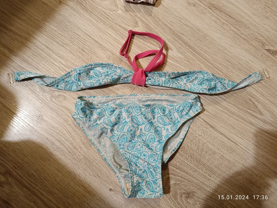 Dwa stroje kąpielowe dwuczęściowy i jedno częściowy 104cm