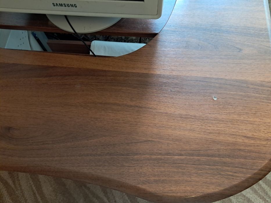 Комп'ютерний стіл.