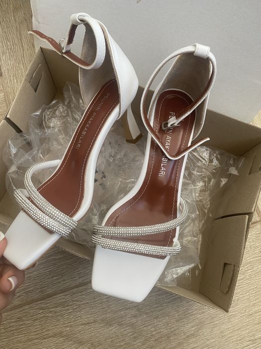 Продам босоніжки 36р