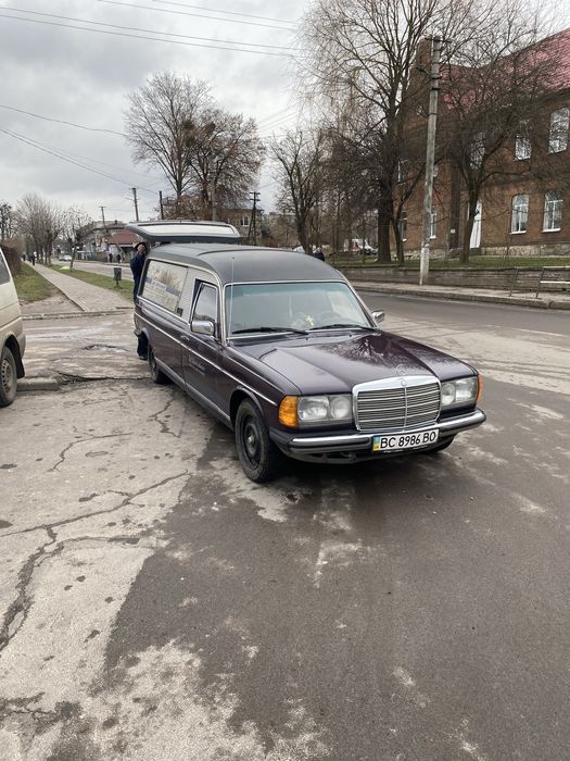 Катафалк, ритуальний автомобіль