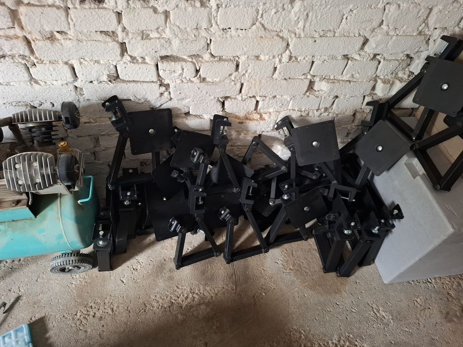 Тримач телевізора-планшета