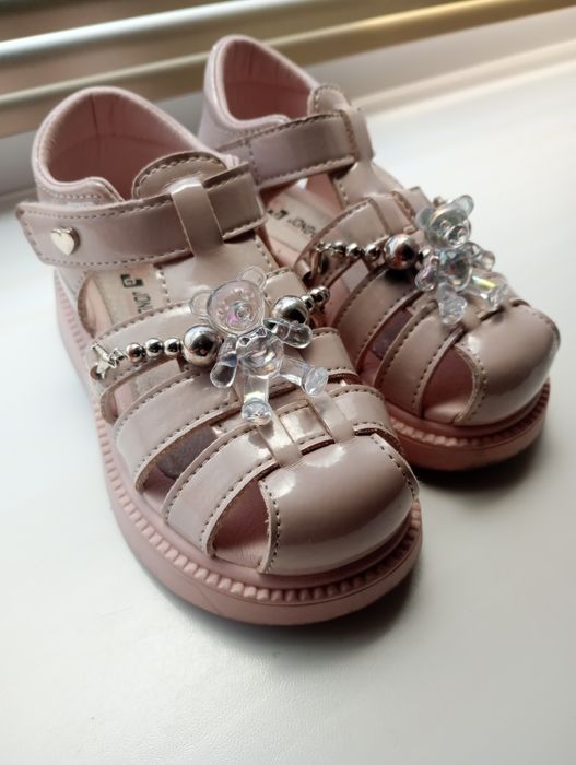 Босоніжки на дівчинку