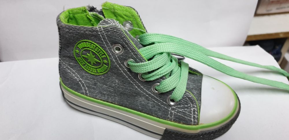 Super trampki roz 25