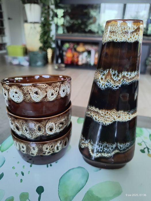 Zestaw naczyń brazowych