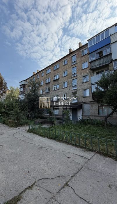 Продаж 2-кімнатної квартири з окремими кімнатами на початку міста