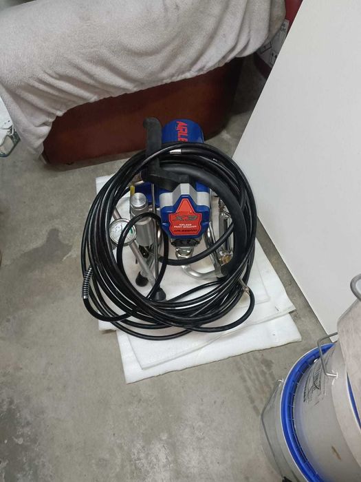 Airless paint sprayer x3