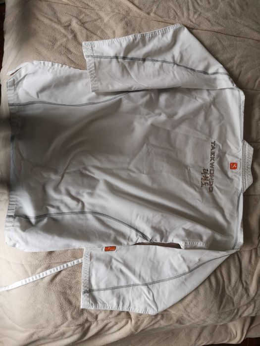 Dois Kimonos Taekwondo
