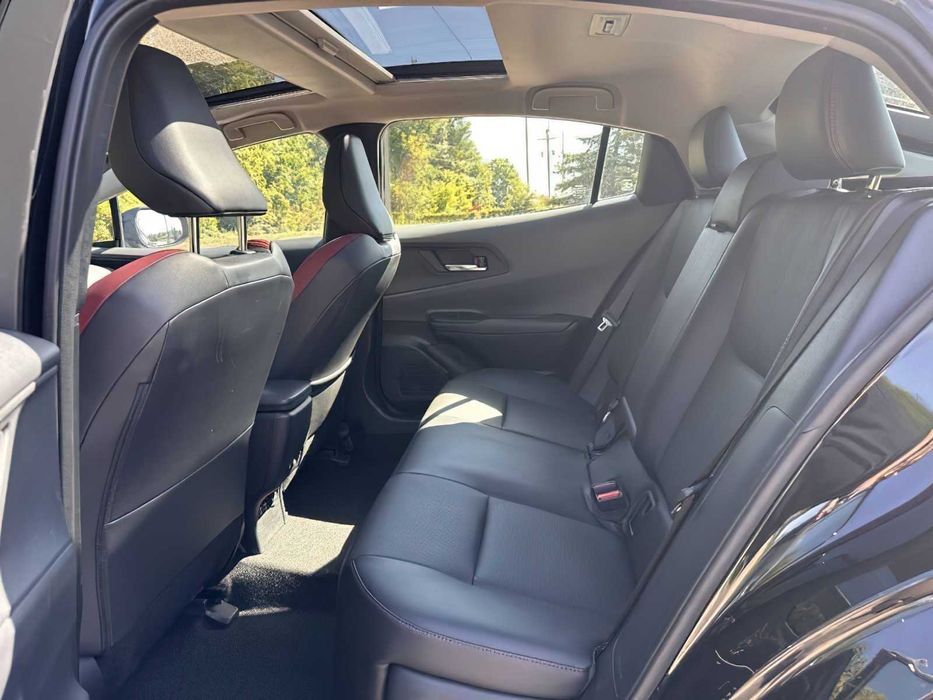 Toyota Prius Prime      2024