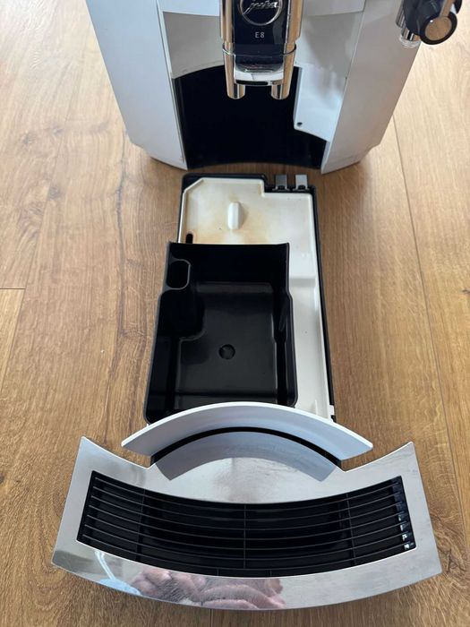 Ekspres ciśnieniowy Jura E8 Moonlight Silver