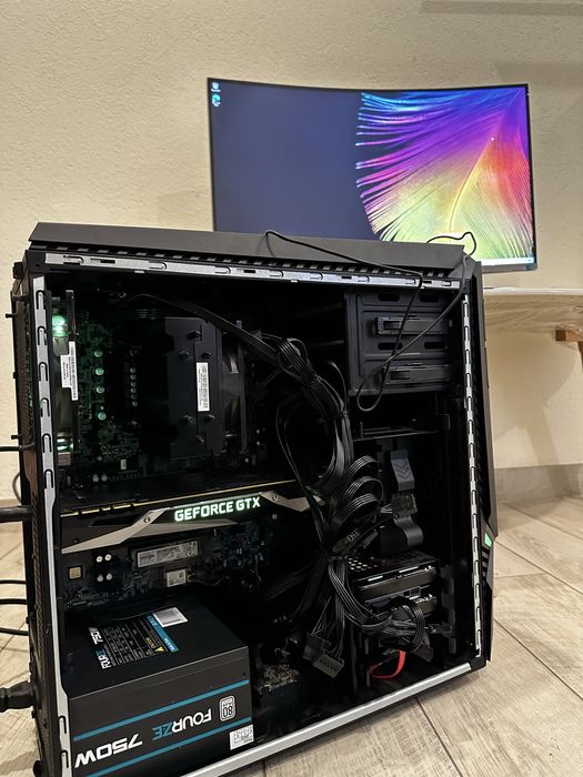 Игровой компьютер Lenovo Y900 + монитор Samsung LC32JG50QQUXEN (32”)