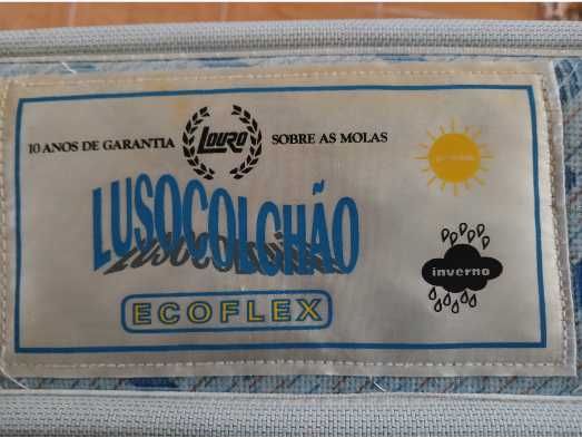 2 COLÇHÕES 1 ESTRADO (praticamente novos)