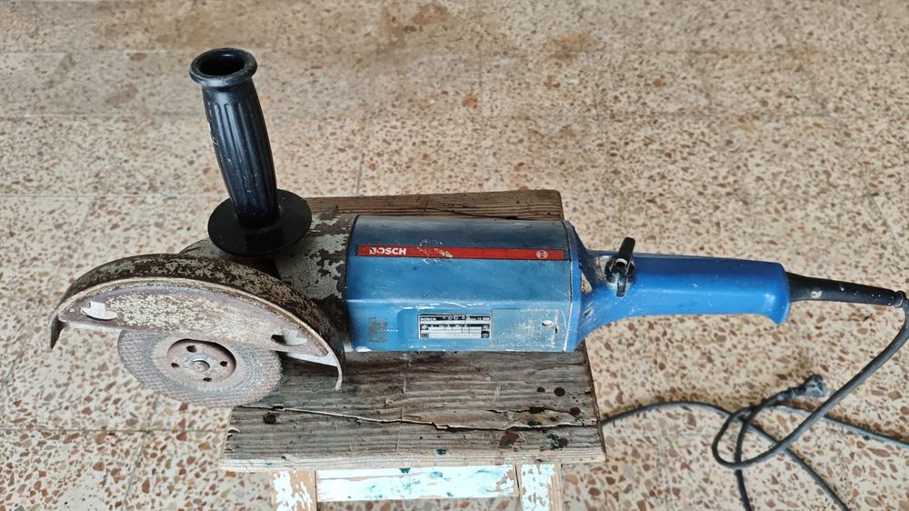 Rebarbadora angular Bosch profissional