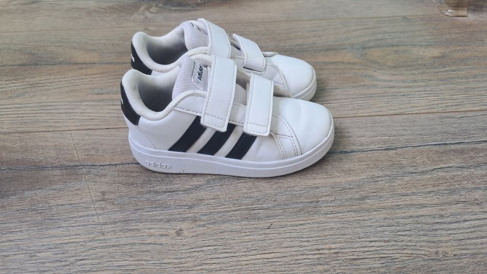 Кросівки оригінальні adidas