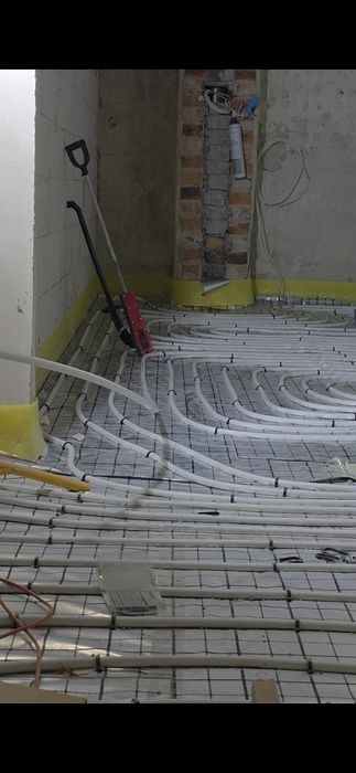 Wynajem sprzętu do podłogówki. Rozwijak, tacker, kalibrator, nożyce