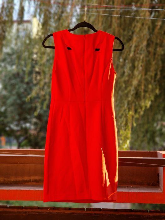 Czerwona sukienka koktajlowa