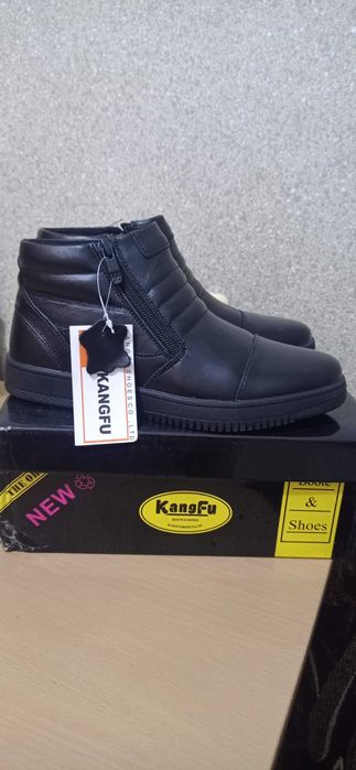 Нові чорні черевики з натуральної шкіри на флісі 35 р.